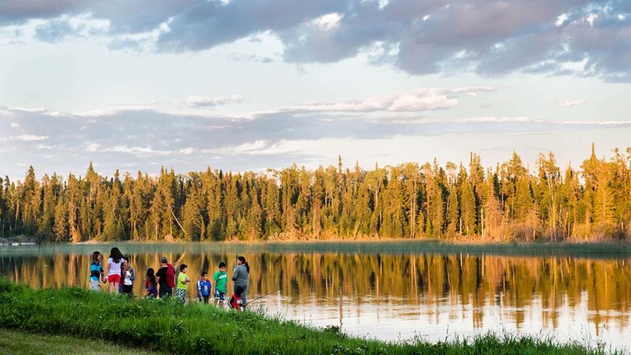 family-by-the-lake-888x500